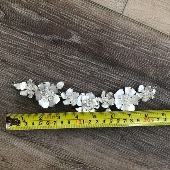 En Vogue Silver Flower and‎ Rhinestone Wedding Dress Belt or Hair Accessory $84 - Picture 4 of 4